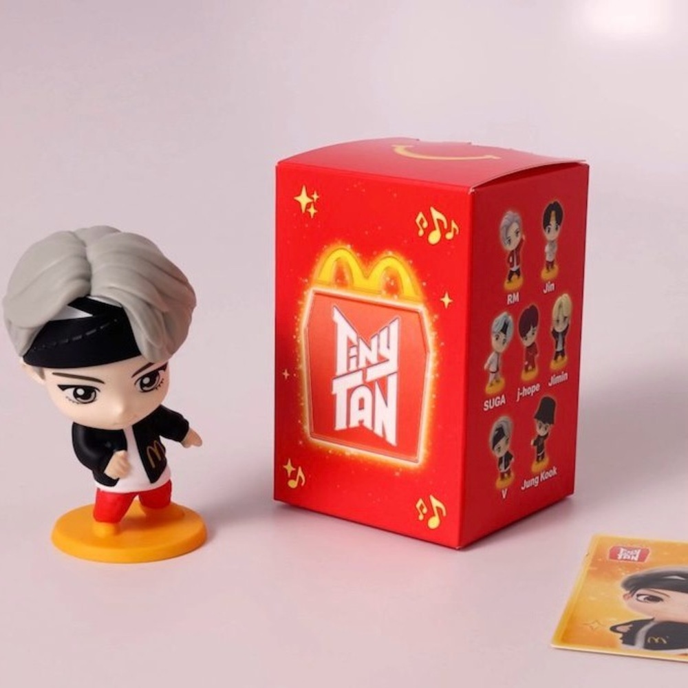McDonald’s Tiny Tan x BTS Happy Meal 2025 V